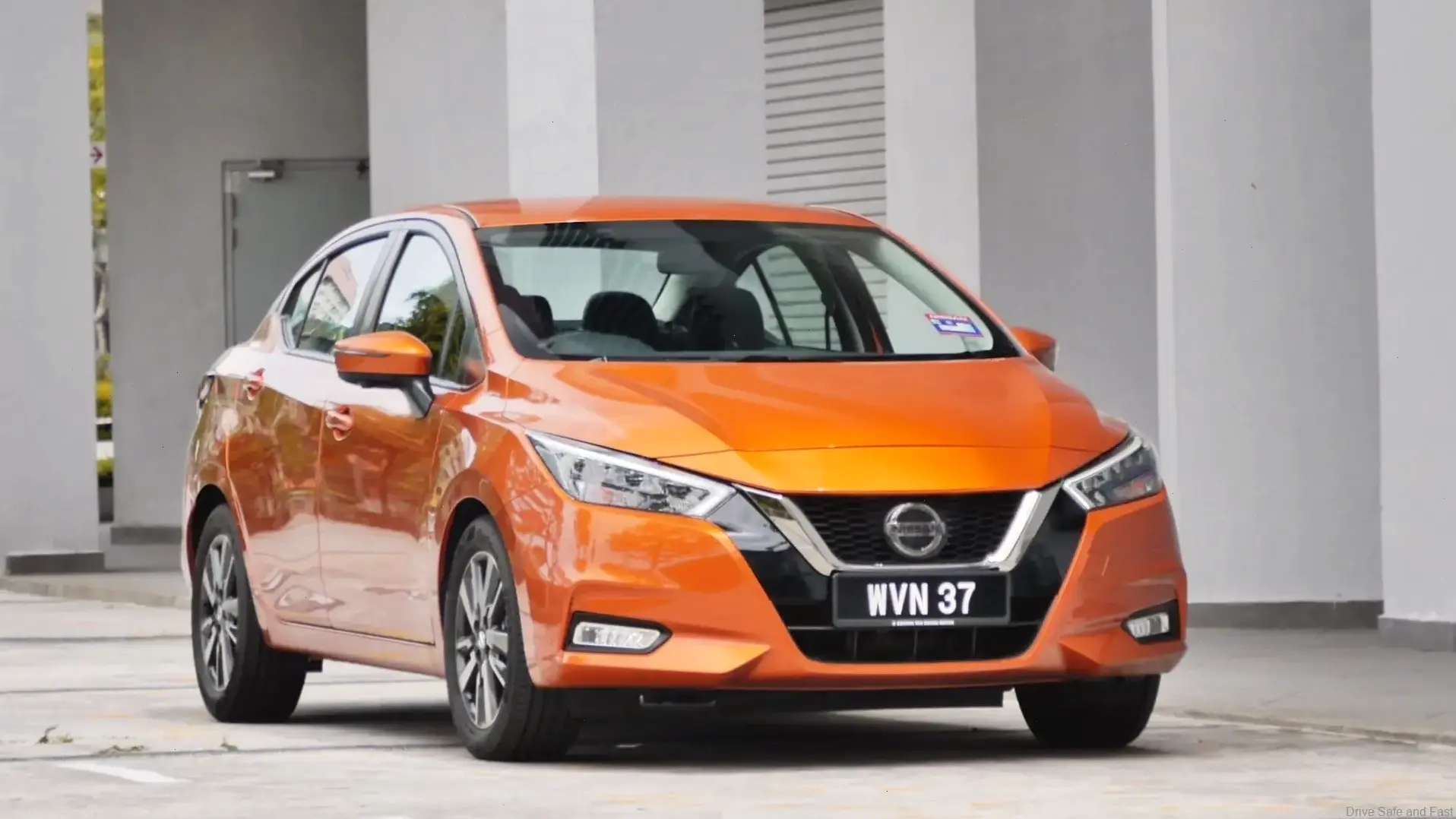 Nissan Almera 1.0L Turbo sở hữu động cơ mạnh mẽ, tiết kiệm nhiên liệu, lý tưởng cho đô thị năng động.