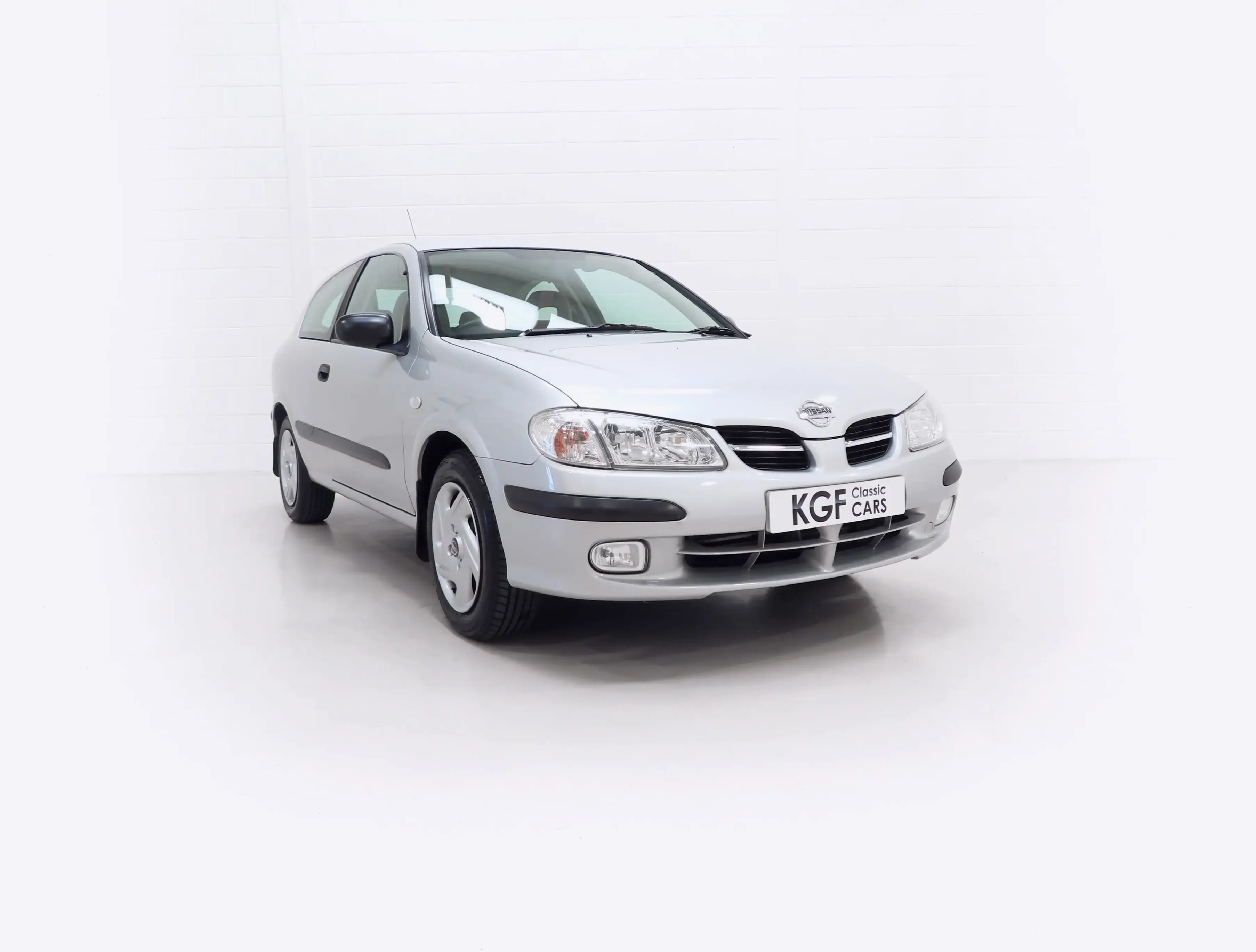 Nissan Almera Classic Car phong cách cổ điển kết hợp công nghệ mới, vẻ đẹp vượt thời gian.