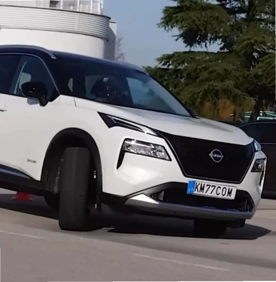 Nissan X-Trail Luxury SUV mang đến sự thoải mái cao cấp và công nghệ tiên tiến, nâng tầm trải nghiệm lái xe.