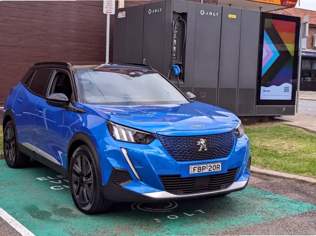 Peugeot 2008 Urban Vehicle lý tưởng cho đô thị, linh hoạt và phong cách hiện đại.