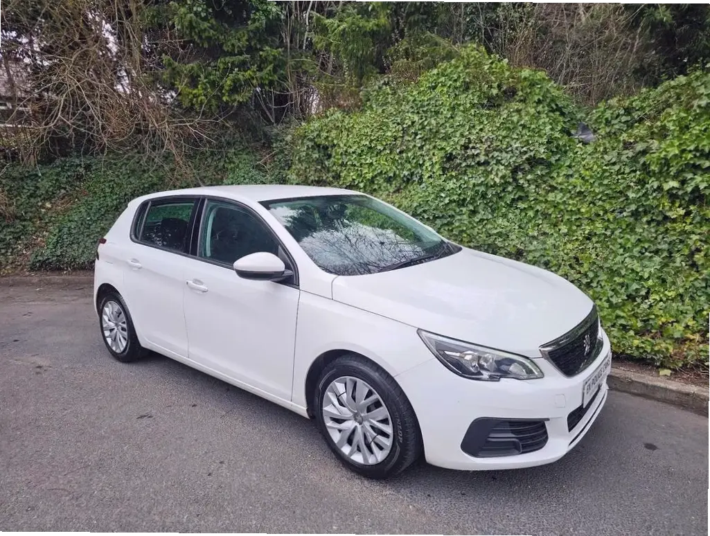 Peugeot 308 1.2L Turbo: Động cơ mạnh mẽ, tiết kiệm nhiên liệu tối ưu cho mọi hành trình!