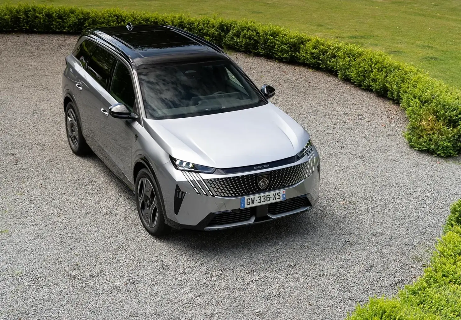 Peugeot 5008 Family SUV: Xe lý tưởng cho gia đình với không gian rộng, an toàn và tiện nghi vượt bậc.