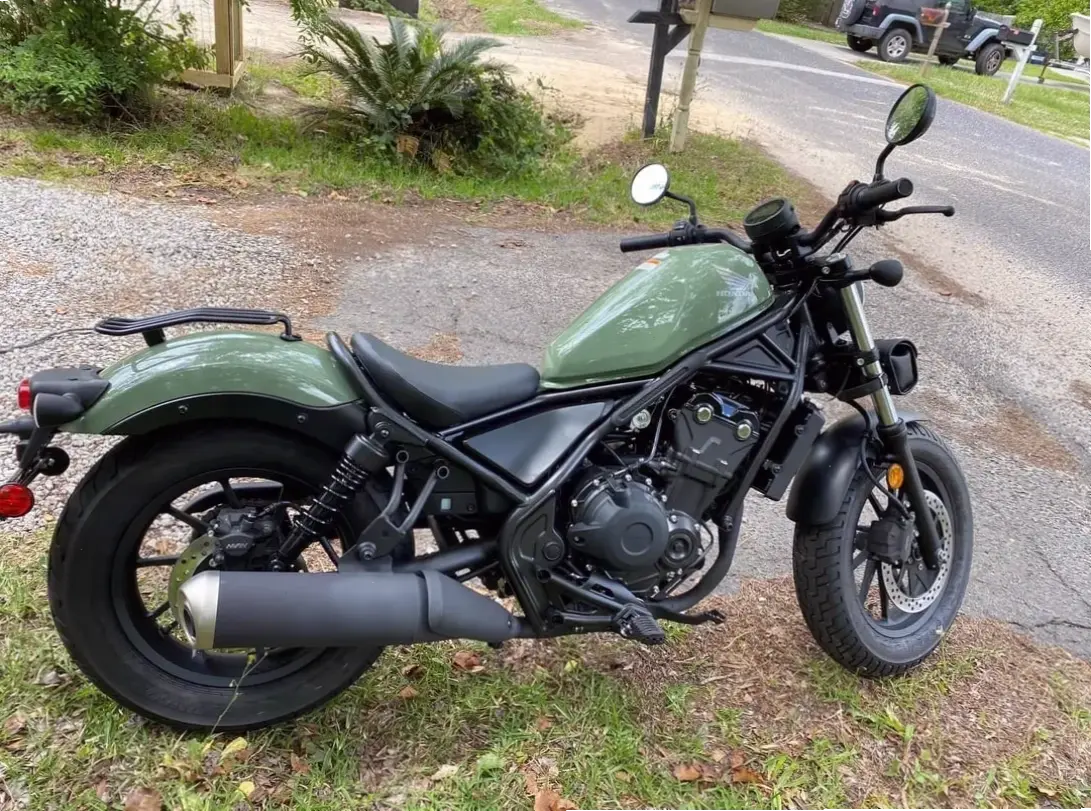 Sở hữu Honda Rebel Premium Motorcycle để tận hưởng sự sang trọng và hiệu suất vượt trội trên mọi hành trình.