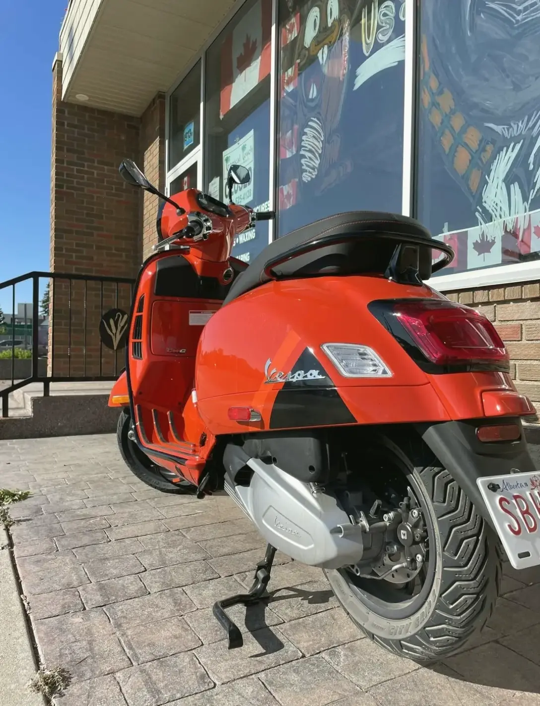 Sở hữu Vespa GTS 2023 Model để tận hưởng sự kết hợp hoàn hảo giữa phong cách cổ điển và công nghệ tiên tiến.