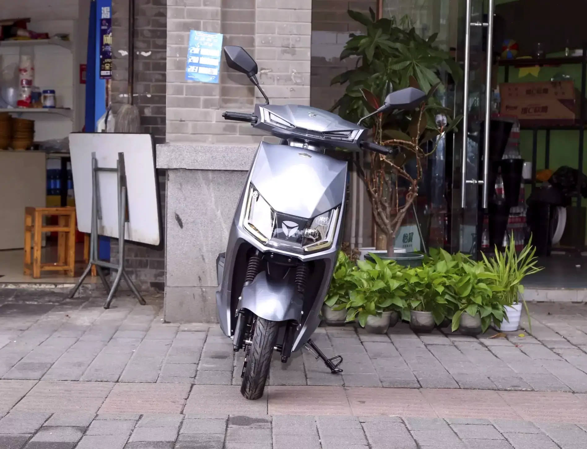 Sở hữu Yadea S3 Pro Premium Scooter để tận hưởng sự sang trọng và hiệu suất vượt bậc hàng ngày.