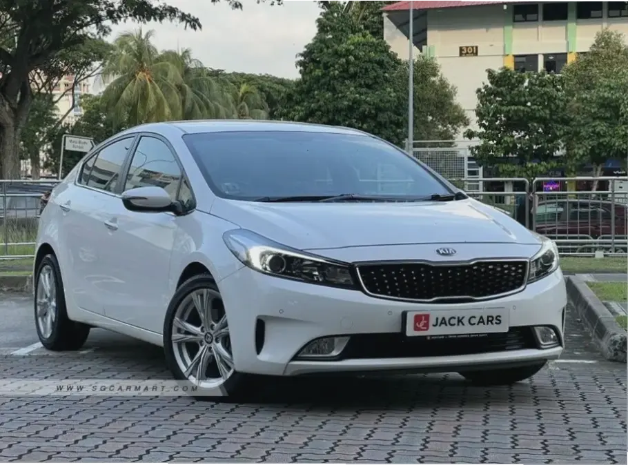 Sức mạnh linh hoạt từ Kia K3 1.6L Engine, mang lại trải nghiệm lái xe mượt mà và tiết kiệm.