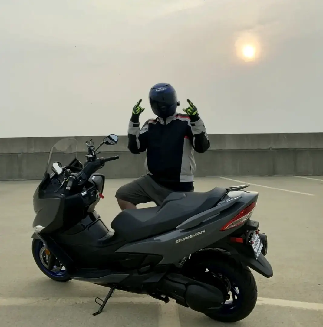 Suzuki Burgman 2023 Model: Công nghệ mới, an toàn cao, mang đến trải nghiệm lái xe thoải mái và hiện đại.