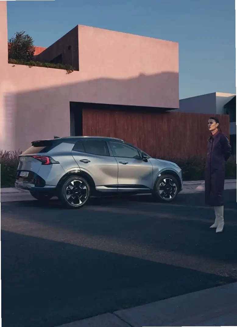 Thể thao mạnh mẽ với Kia Sportage Sport SUV, sẵn sàng chinh phục địa hình và mang lại niềm vui lái xe.