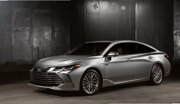 Toyota Avalon Classic Car kết hợp phong cách cổ điển và công nghệ mới, mang đến trải nghiệm lái xe bất hủ và đáng nhớ.
