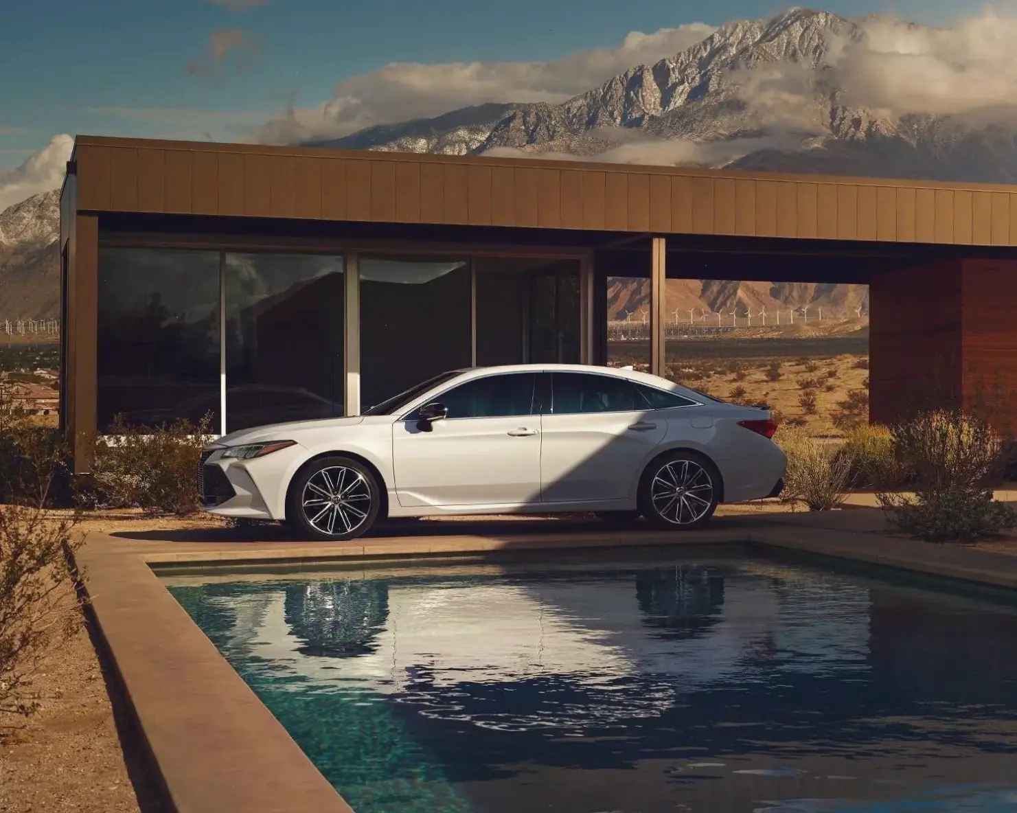 Toyota Avalon Luxury Vehicle với nội thất sang trọng và công nghệ hiện đại, mang lại sự xa xỉ đỉnh cao.