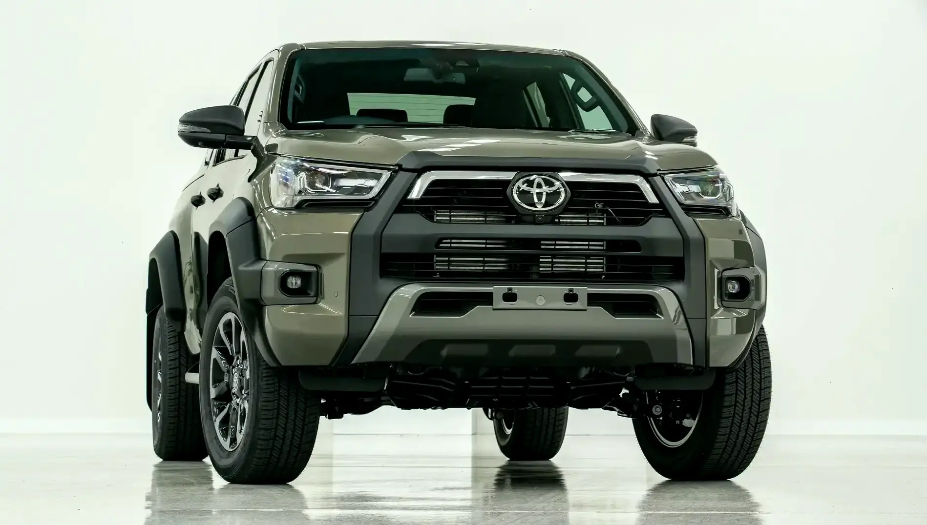 Toyota Hilux 2023 Model: Sự kết hợp hoàn hảo giữa độ bền, hiệu suất cao và thiết kế tinh tế vượt thời gian.