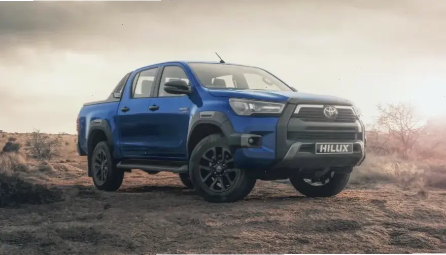 Toyota Hilux Double Cab: Không gian rộng rãi cho gia đình và hàng hóa, kết hợp sức mạnh off-road đáng tin cậy.