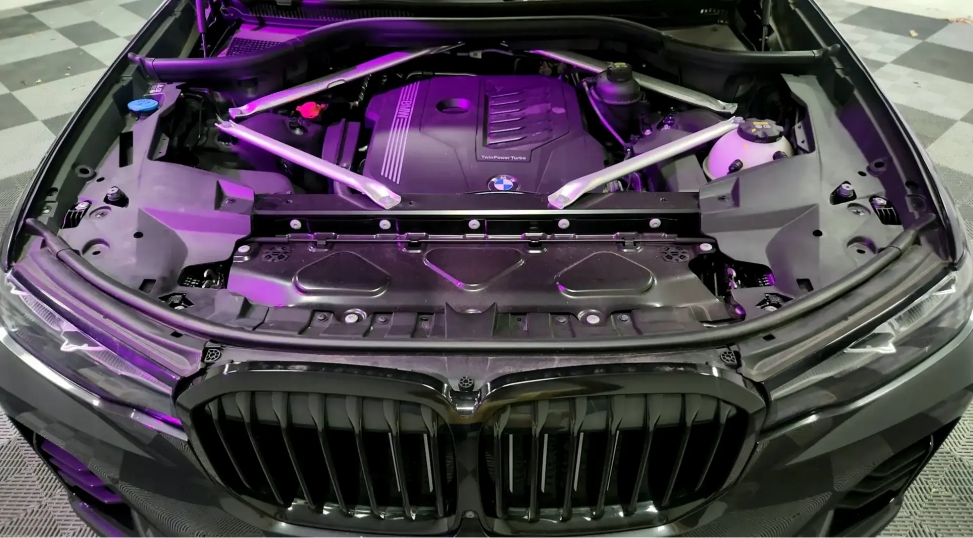 Trải nghiệm động cơ mạnh mẽ với BMW X7 3.0L Engine, mang lại hiệu suất vượt bậc và tiết kiệm nhiên liệu.