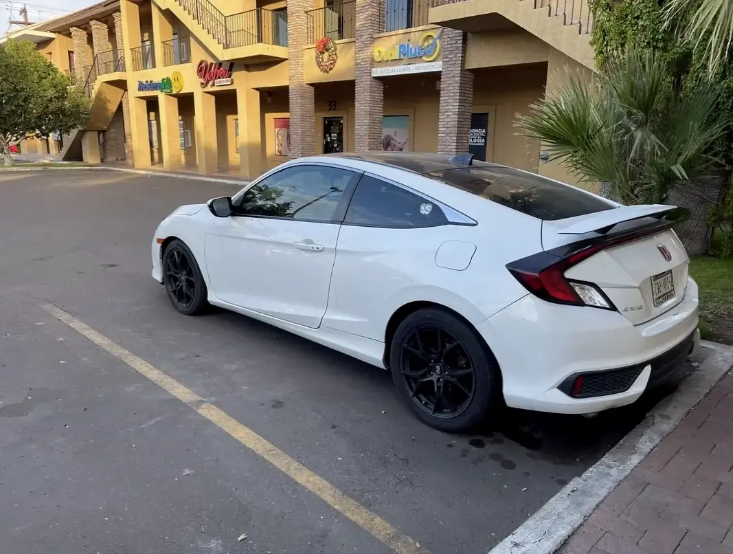 Trải nghiệm Honda Civic 1.5L Turbo với động cơ turbo mạnh mẽ, mang lại hiệu suất vượt bậc và tiết kiệm nhiên liệu.