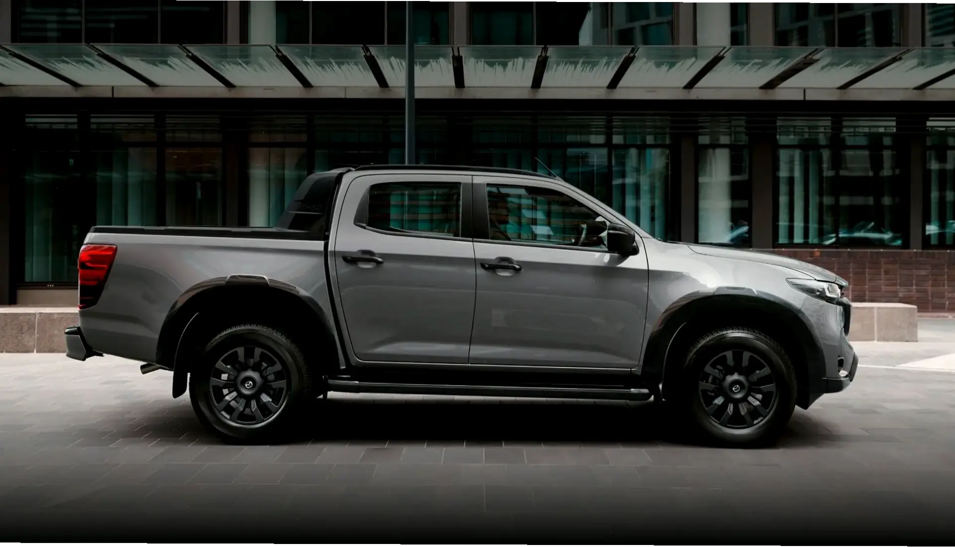 Trải nghiệm Mazda BT-50 Premium Vehicle sang trọng, kết hợp công nghệ tiên tiến và sự thoải mái tối ưu.