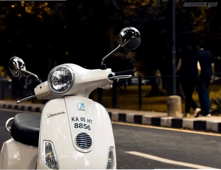 Vespa LX Classic Bike giữ nguyên thiết kế retro và độ bền vượt thời gian, biểu tượng của sự thanh lịch!