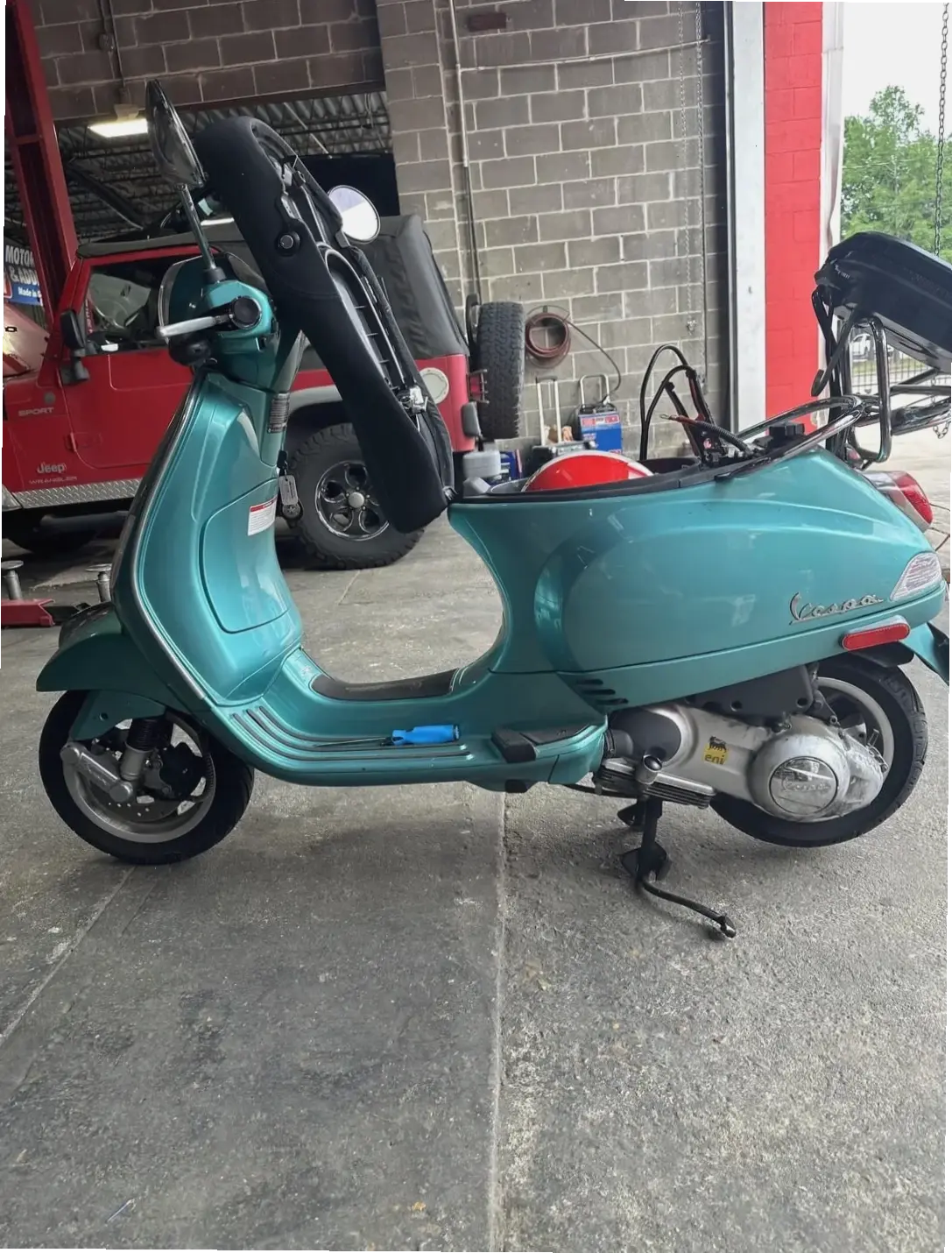 Vespa LX Eco Scooter thân thiện với môi trường, tiết kiệm nhiên liệu và vẫn giữ phong cách cổ điển hấp dẫn!