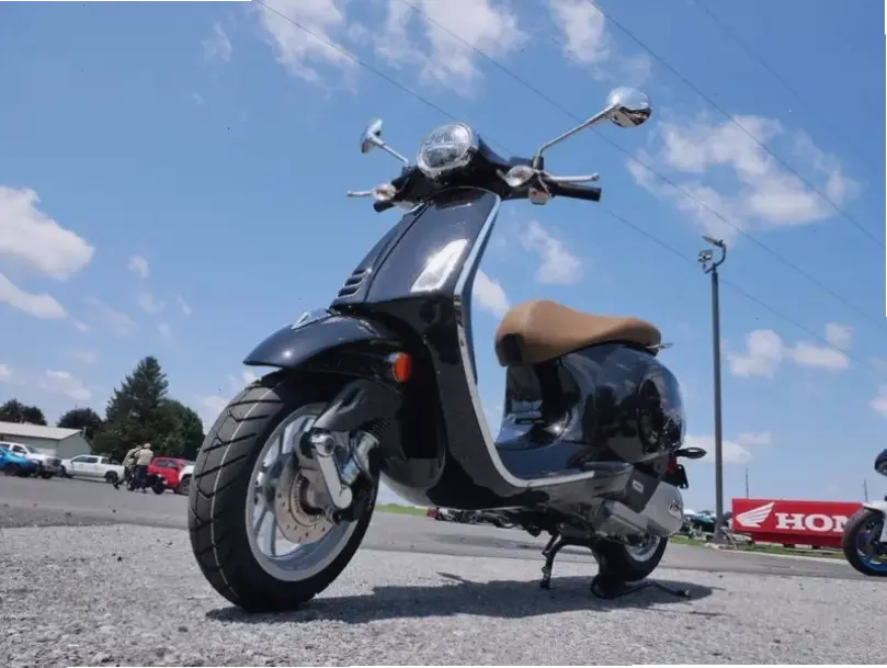 Vespa Sprint 2023 Model: Cải tiến đột phá, sự kết hợp hoàn hảo giữa phong cách và hiệu suất vượt trội.