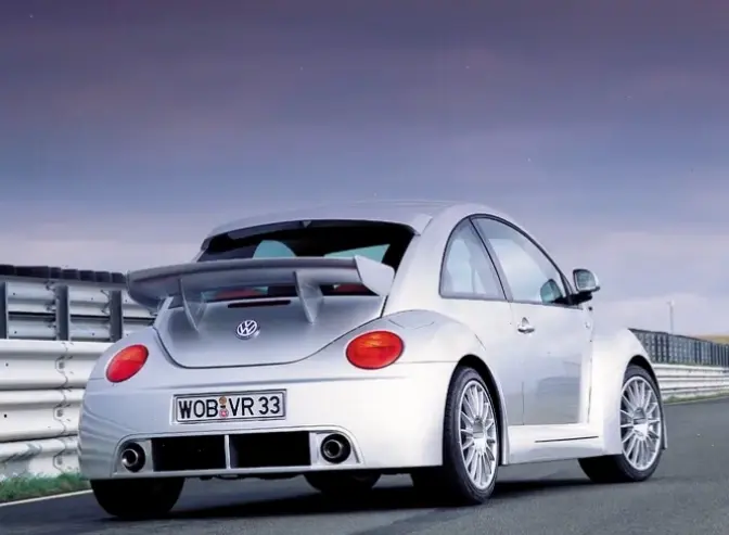 Volkswagen Beetle 1.4L Turbo mang động cơ mạnh mẽ, tiết kiệm nhiên liệu cho mọi cung đường thú vị.