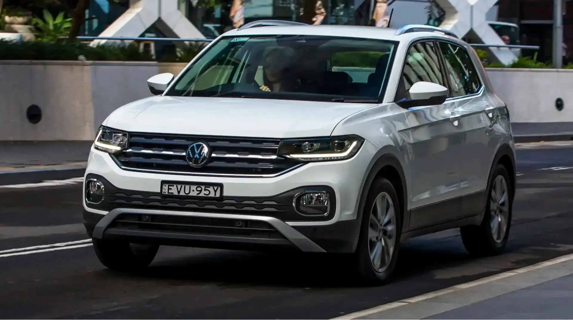 Volkswagen T-Cross 2023 Model: Mẫu xe mới với thiết kế hiện đại, an toàn tối ưu và động cơ tiết kiệm nhiên liệu.