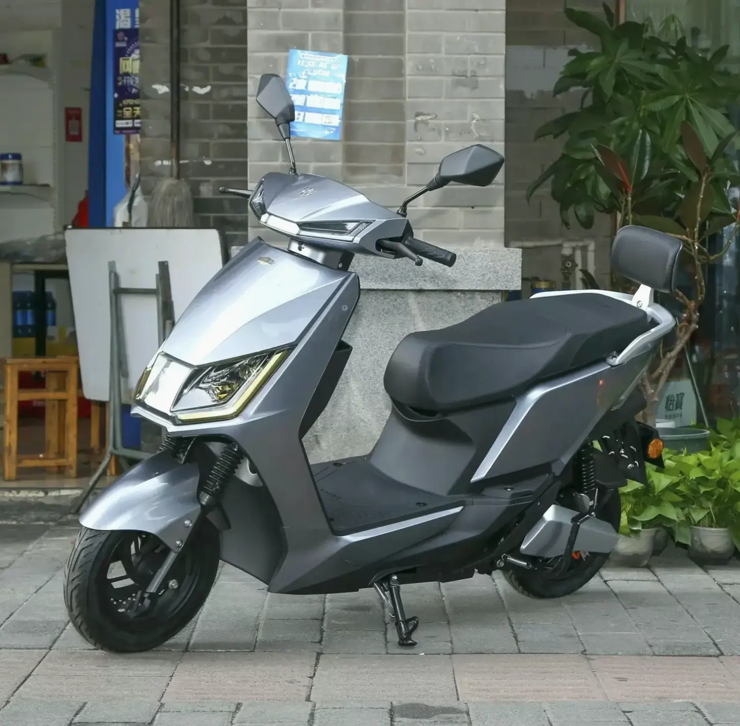 Yadea T5 Eco Motorcycle thân thiện môi trường, tiết kiệm chi phí và hiệu suất bền bỉ cho cuộc sống xanh.