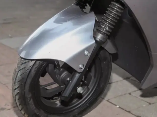 Yadea T5 Premium Scooter đẳng cấp với tiện nghi cao cấp và công nghệ tiên tiến cho trải nghiệm sang trọng.