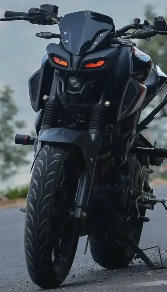 Yamaha MT-15 Sport Bike mang đến cảm giác tốc độ và khả năng xử lý vượt trội trên mọi cung đường.