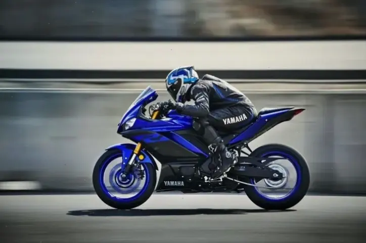 Yamaha R3 Eco Motorcycle thân thiện môi trường, tiết kiệm nhiên liệu mà vẫn giữ hiệu suất cao.