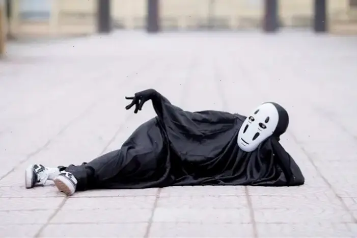 Ảnh ma vô diện cute kết hợp yếu tố đáng yêu và bí ẩn, lấy từ anime Nhật Bản, làm say đắm fan nghệ thuật.