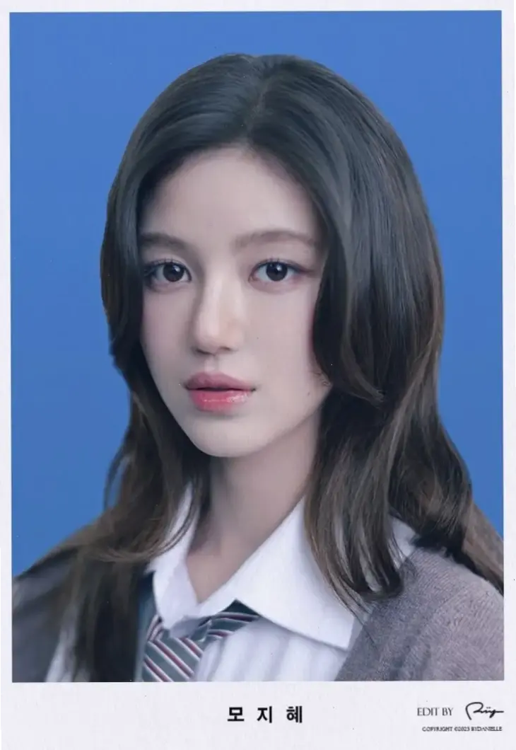 Ảnh wibu nữ xinh đẹp, nổi bật vẻ quyến rũ và mạnh mẽ của nhân vật nữ anime, thu hút mọi ánh nhìn.