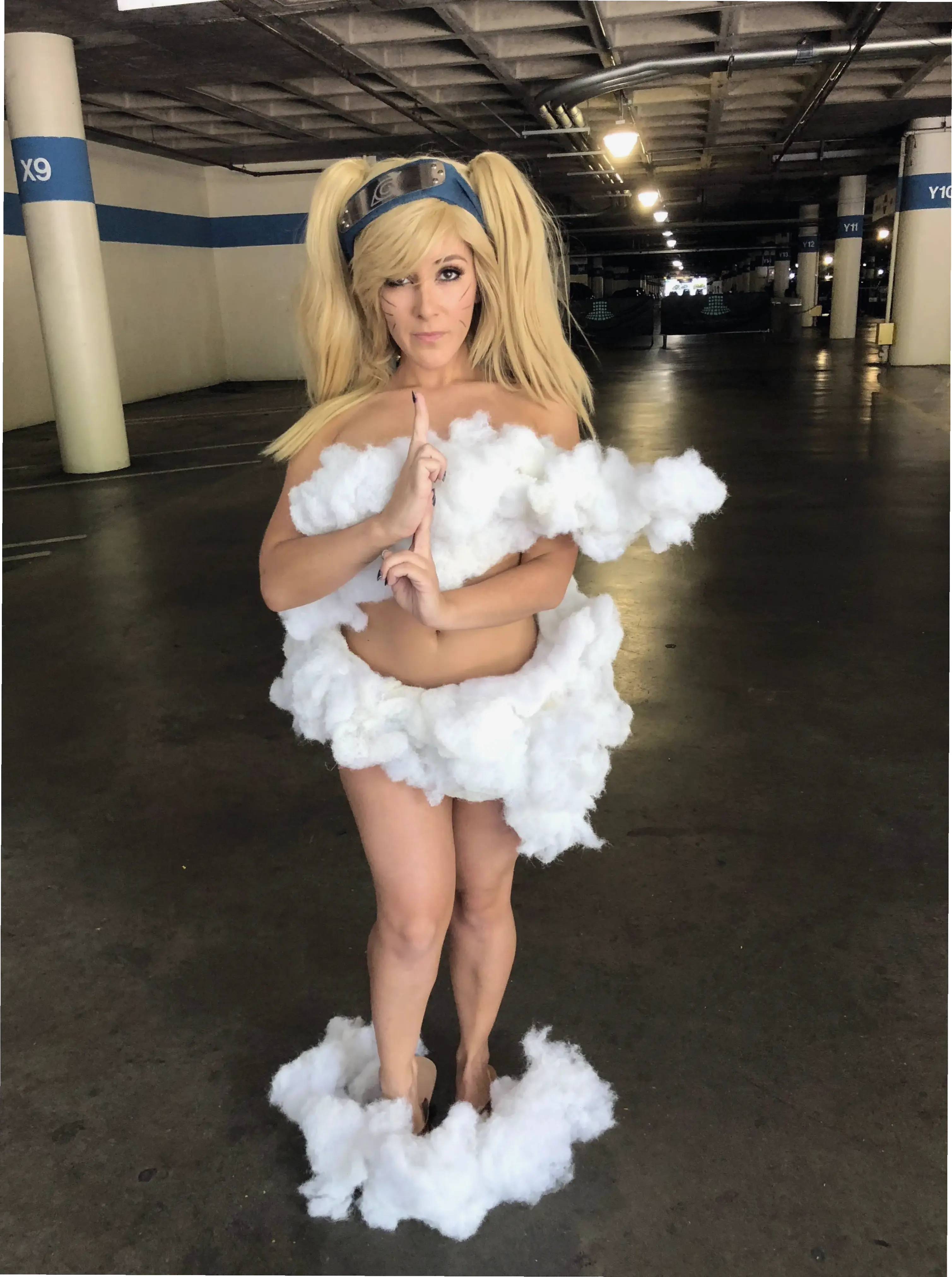 Cosplay Naruto Sexy: Trang phục Naruto với phong cách gợi cảm, kết hợp sức mạnh ninja quyến rũ.