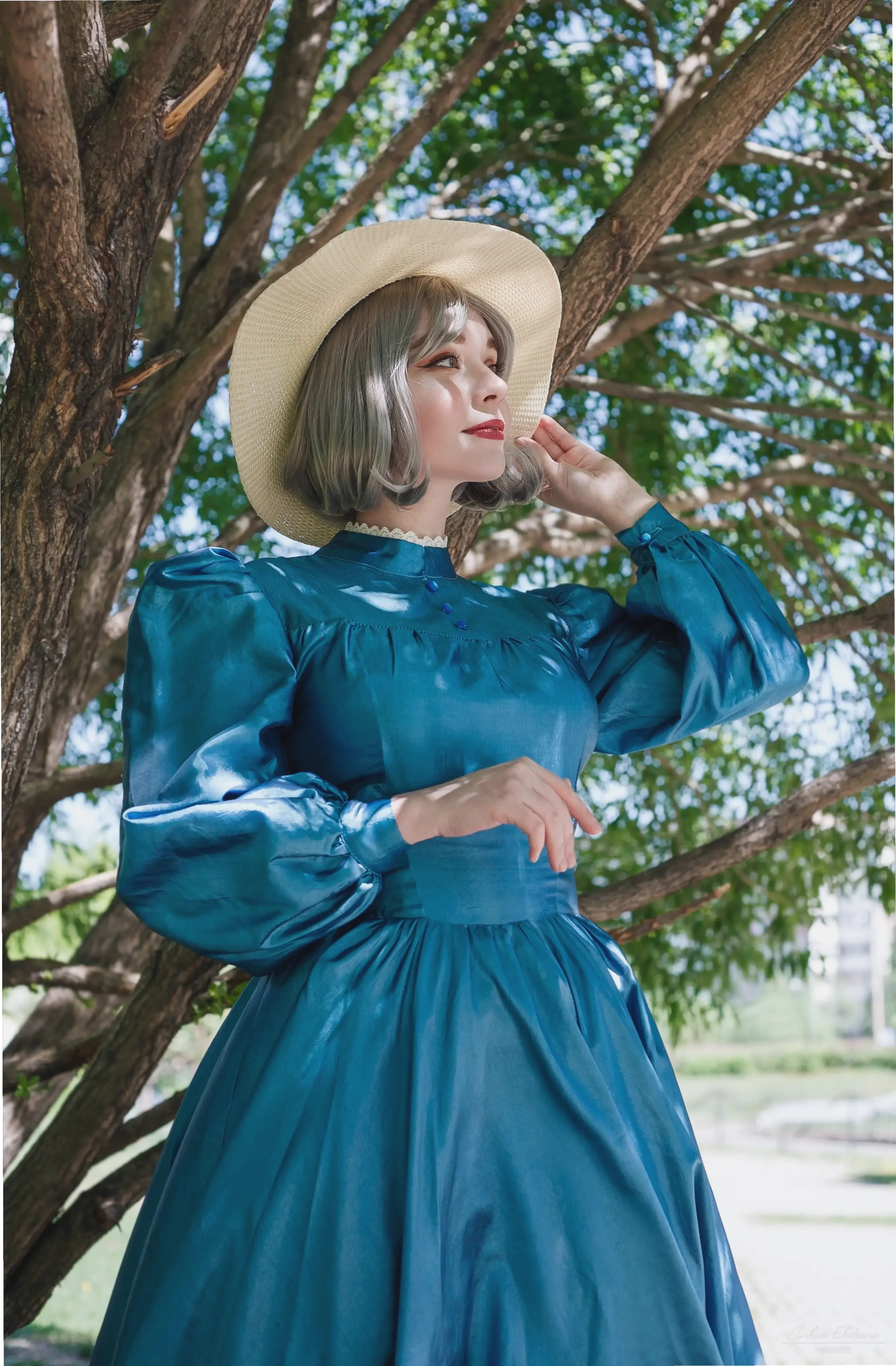 Sophie Hatter trong vũ trụ Ghibli, hành trình biến đổi từ cô gái bình thường thành anh hùng thực thụ.