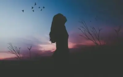 Hình nền cô gái cô đơn, độc đáo và hấp dẫn, thôi thúc bạn khám phá ngay!