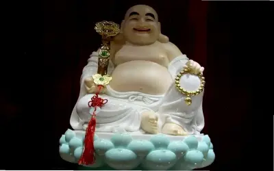 Khám Phá Ảnh Phật Di Lặc Cầm Quạt: Nguồn Năng Lượng Tích Cực Cho Cuộc Sống
