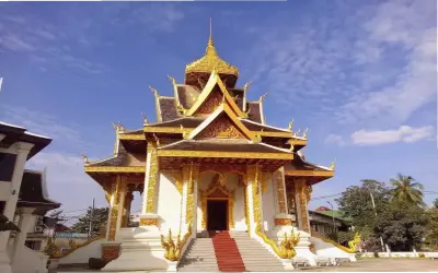 Khám Phá Bộ Ảnh Chùa Phật Giáo Lào Đầy Sắc Màu Và Bình An