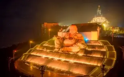 Khám Phá Bộ Sưu Tập Ảnh Phật Di Lặc Trên Biển Đầy Ấn Tượng