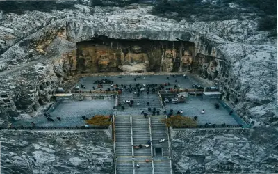 Khám Phá Ảnh Phật Giáo Cổ Việt Nam: Bí Ẩn Và Sắc Màu Độc Đáo