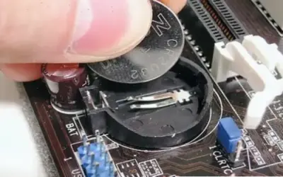 Tại sao giờ máy tính chạy sai? Khám phá lý do ngay!