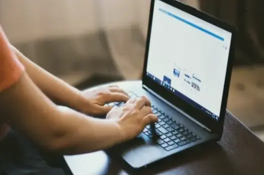 Khám Phá Cách Kiểm Tra Đời Máy Laptop Dễ Dàng Và Nhanh Chóng