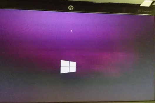 Tại sao màn hình laptop bị ám màu? Nguyên nhân và cách khắc phục đơn giản