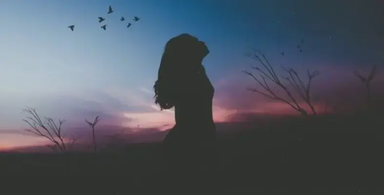 Hình nền cô gái cô đơn, độc đáo và hấp dẫn, thôi thúc bạn khám phá ngay!