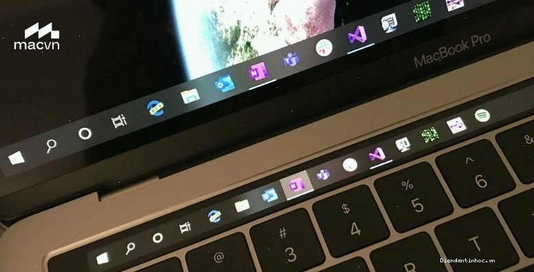 Bàn phím Magic Keyboard và Touch Bar trên MacBook Pro M2 13 inch