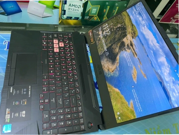 Bàn phím RGB và hệ thống tản nhiệt hiệu quả trên Asus TUF Gaming F15