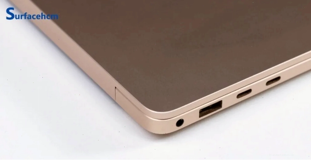 Các cổng kết nối trên Surface Laptop 7