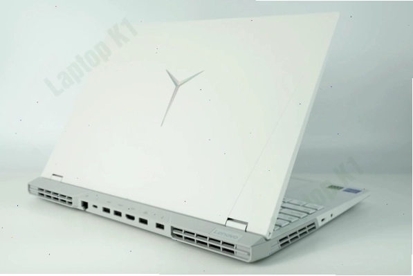 Cận cảnh bàn phím và chiếu nghỉ tay của Lenovo Legion 5 Pro 16ITH6H 2021