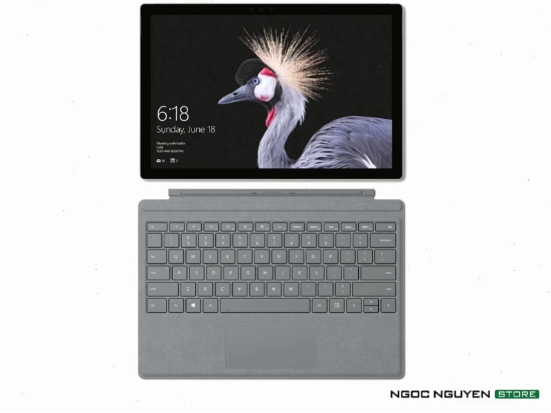 Cận cảnh bàn phím và Surface Pen đi kèm Surface Pro 5