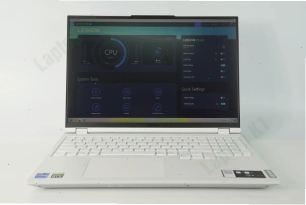 Cận cảnh chi tiết logo Legion trên mặt lưng laptop