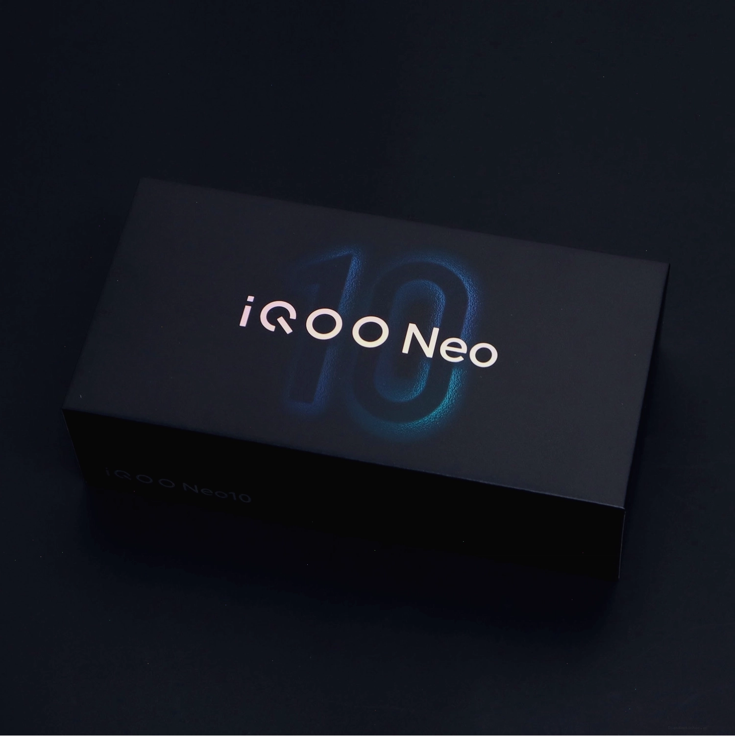 Cận cảnh cụm camera sau của Vivo iQOO Neo 10
