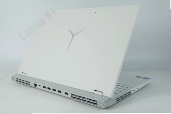 Cận cảnh màn hình Lenovo Legion 5 Pro 2026 với độ phân giải QHD+.