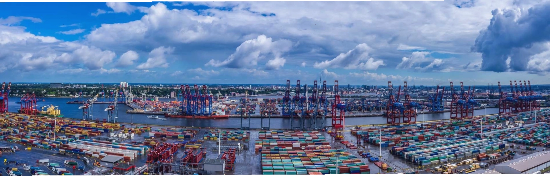 Cảng biển và hoạt động logistics